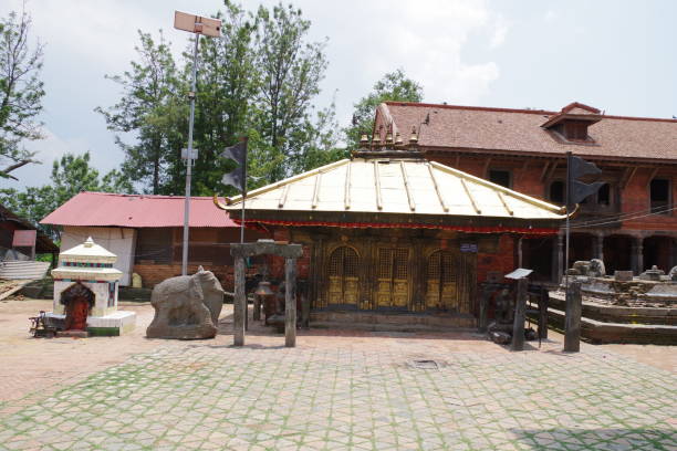 templo changu narayan en katmandú - changu narayan temple fotografías e imágenes de stock