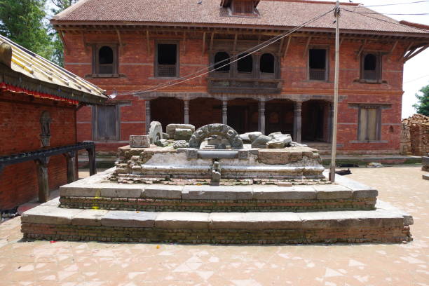 tempio di changu narayan a kathmandu - changu narayan temple foto e immagini stock