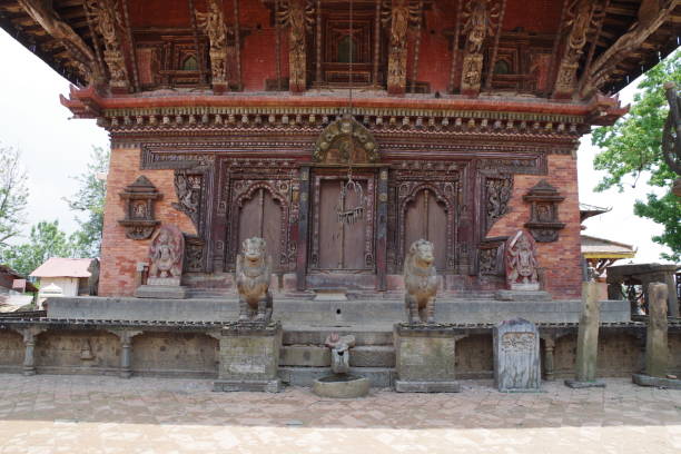templo changu narayan en katmandú - changu narayan temple fotografías e imágenes de stock