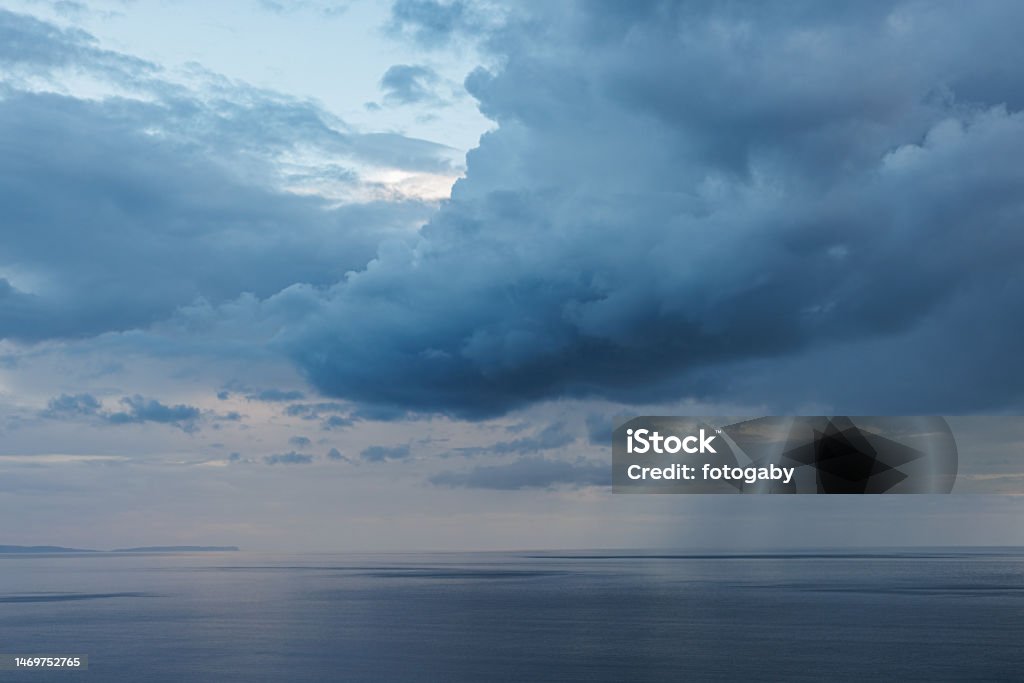 Himmel und Meer Aussicht vom Neist Point nach dem Sonnenuntergang Backgrounds Stock Photo