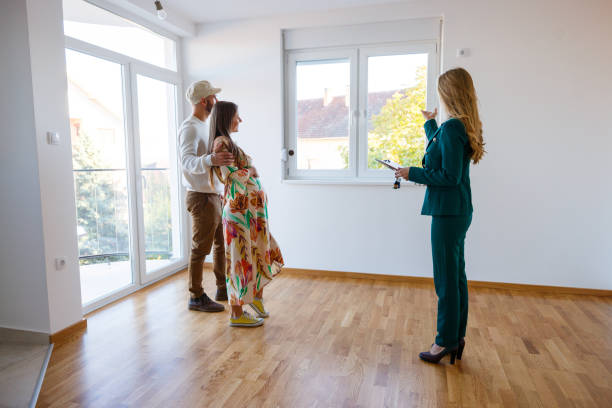istock Couple on a meeting whit real estate agent 1469773018