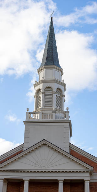 шпиль на вершине церкви - mountain mountain peak oregon on top of стоковые фото и изображения