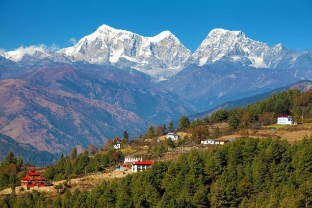 za-sa or zasa monastery near salleri vilage - khumbu imagens e fotografias de stock