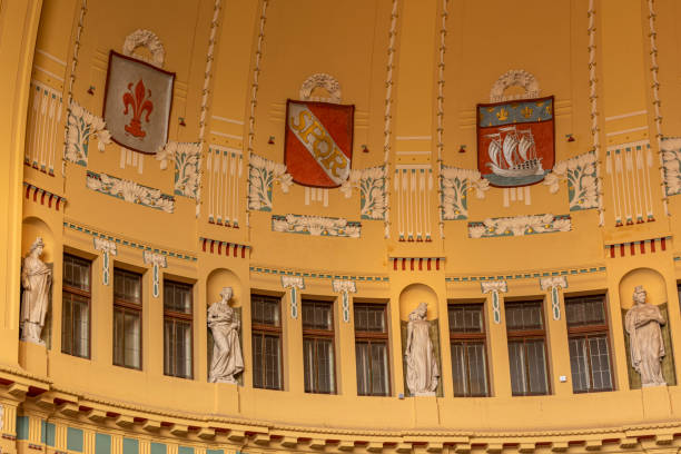 herby włoskich miast na dworcu centralnym w pradze - czechów zdjęcia i obrazy z banku zdjęć