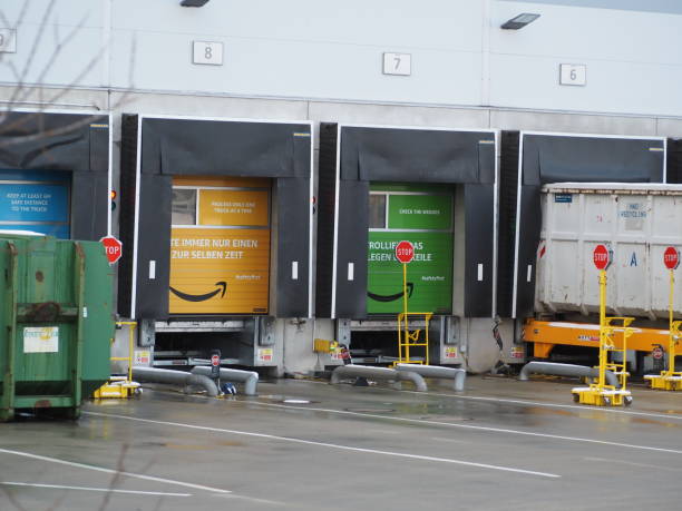 amazon logistics dmu2 garage - amazoncom stock-fotos und bilder