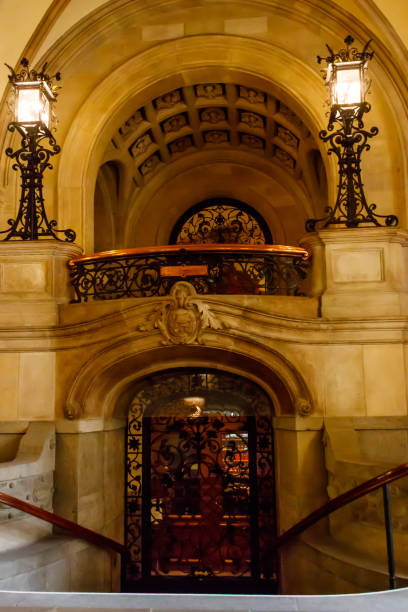 intérieur de l’hôtel de ville de hambourg ou rathaus à hambourg, allemagne - hamburg town hall photos et images de collection