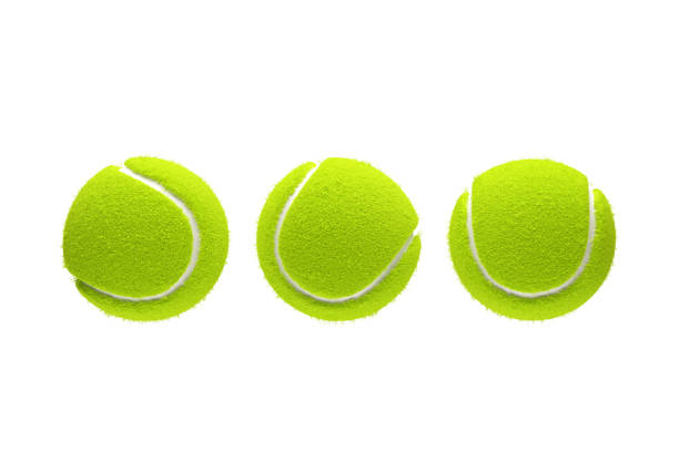 três bolas de tênis isoladas no fundo branco. renderização 3d. - tennis ball tennis ball white - fotografias e filmes do acervo