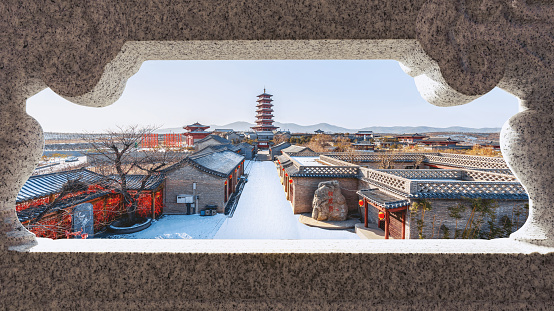 Escena de nieve en la ciudad antigua de Deyu, condado de Zanhuang, ciudad de Shijiazhuang, provincia de Hebei, China photo