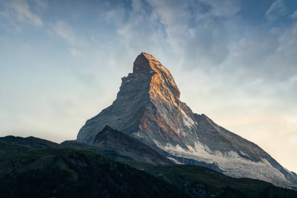 マッターホルン日の出ツェルマット 夜明けのマッターホルンピーク スイス - switzerland european alps mountain alpenglow ストックフォトと画像