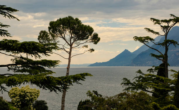 Unwetterstimmung über dem Gardasee (Italien).