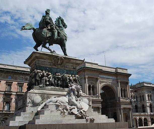 istock Statue Piazza Duomo in Milan, Italy 146998930
