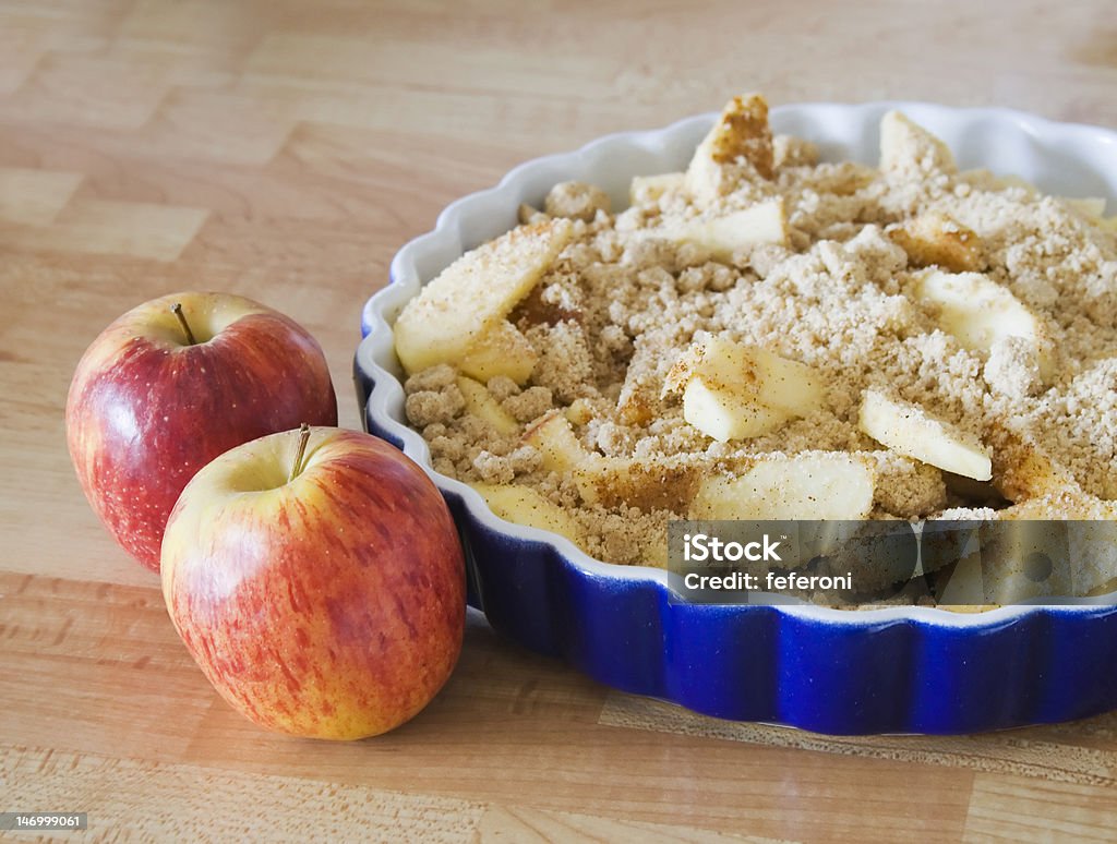 Delicious home made apple crumble delicious home made apple crumble pie and apples Apple Crumble Stock Photo