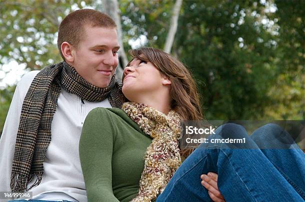 Herbst Für Paare Stockfoto und mehr Bilder von Baum - Baum, Blatt - Pflanzenbestandteile, Blondes Haar