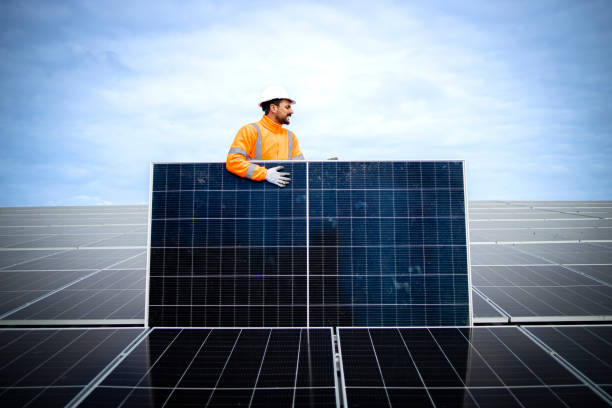 istock Experienced worker installing solar panels for sustainable energy production. 1469997372