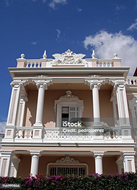 Clásica De Cámara Foto de stock y más banco de imágenes de Arquitectura - Arquitectura, Azul, Balcón