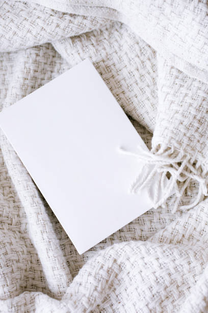 Blank book white cover on textured blanket. Corporate design identity. Blank notebook mockup. White planner on white background. Corporate identity stationery set. Branding design cover template. cubierta blanca de libro en blanco sobre manta texturizada. identidad de diseño corporativo. maqueta de cuaderno en blanco. planificador blanco sobre fondo blanco. conjunto de papelería de identidad corporativa. plantilla de portada de diseño de marca.