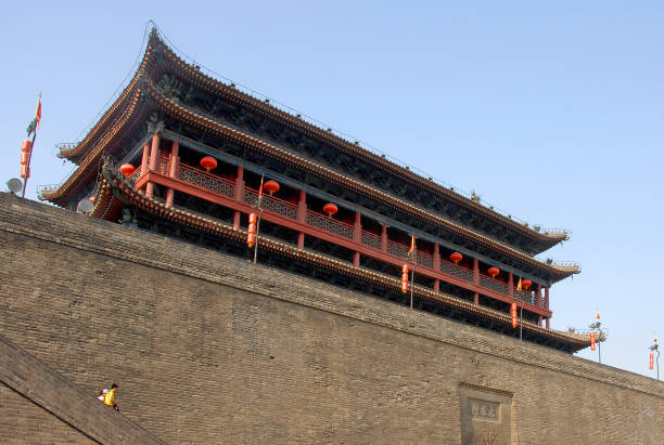 中国西安の城壁にある望楼 - china xian chinese lantern wall ストックフォトと画像