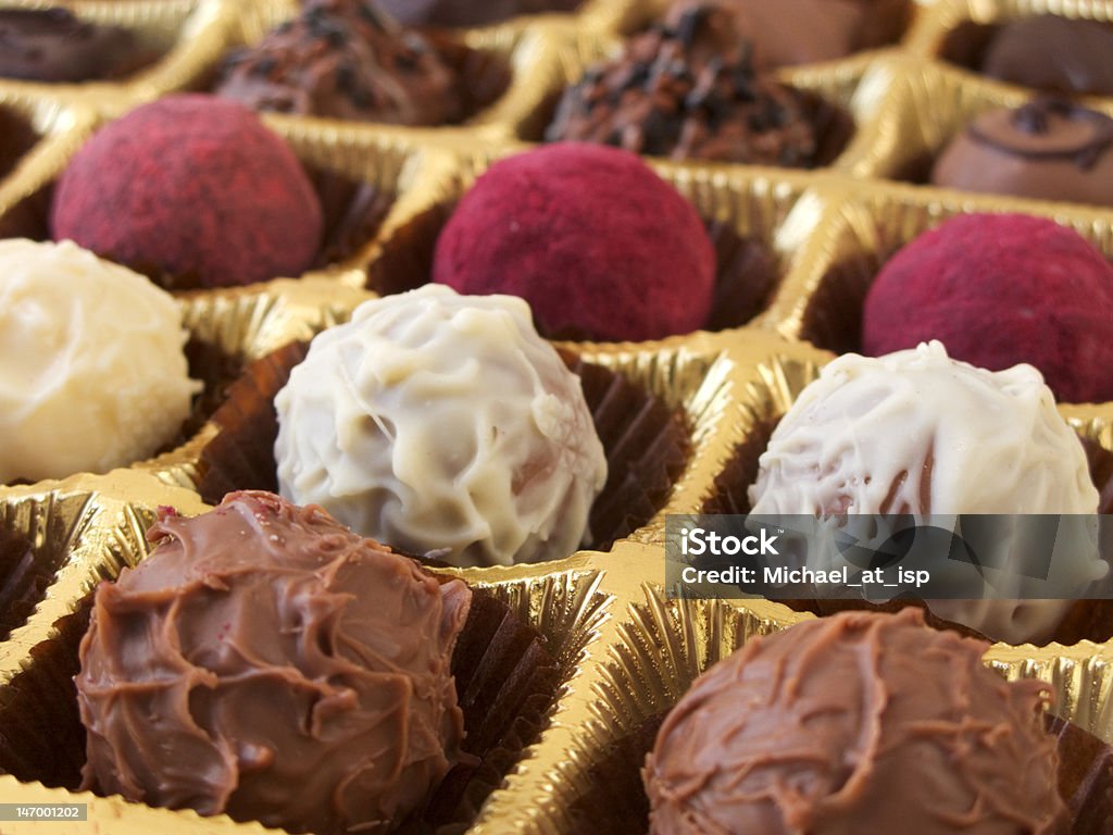 Luxuoso e trufas de chocolate praline - Foto de stock de Alimentação Não-saudável royalty-free