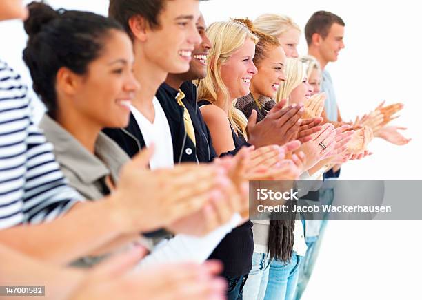 Feliz Jovens Bater Palmas - Fotografias de stock e mais imagens de Aplaudir - Aplaudir, Bater Palmas, Fundo Branco