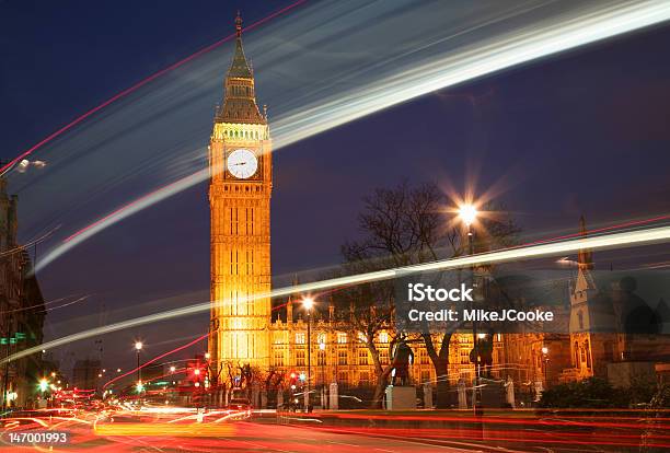 Torre Del Reloj Big Ben De Londres Con El Foto de stock y más banco de imágenes de Aire libre - Aire libre, Big Ben, Calle de empalme