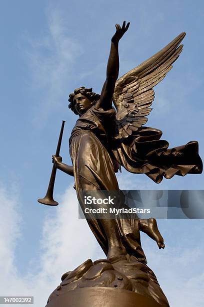 Photo libre de droit de Élégant Angel banque d'images et plus d'images libres de droit de Statue - Statue, Trompette, Ange