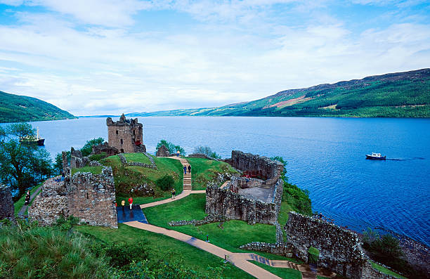 アーカート城 - urquhart castle ストックフォトと画像