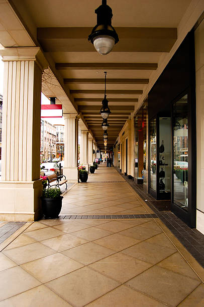 istock Shopping area alley 147003299