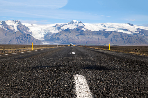 Une route droite en Islande