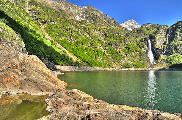 istock lake in French 147004560