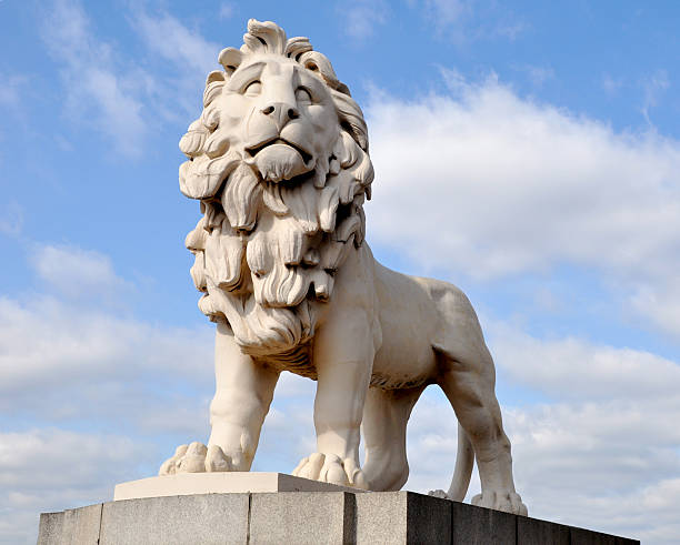 istock Soutbank Lion Statue 147005116