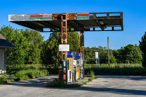 rusty, closed, gas station, abandoned