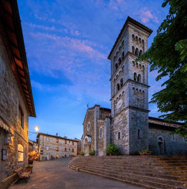 istock Castellina in Chianti church at dusk 1470060894