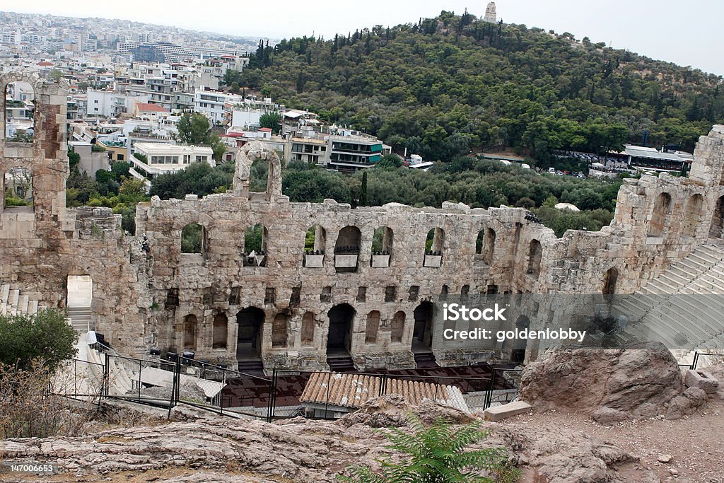 Visualizza Odeon di Erode Attico - Foto stock royalty-free di Acropoli - Atene