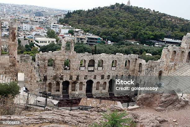 Visualizza Odeon Di Erode Attico - Fotografie stock e altre immagini di Acropoli - Atene - Acropoli - Atene, Albero, Ambientazione esterna