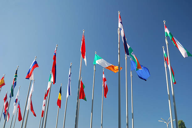 international の旗 - national flag flag global communications sky ストックフォトと画像