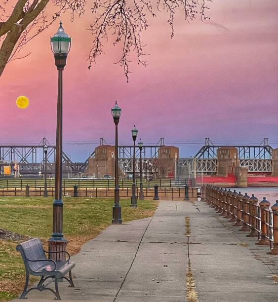 Moon and sunset Moon over the bridge davenport iowa stock pictures, royalty-free photos & images