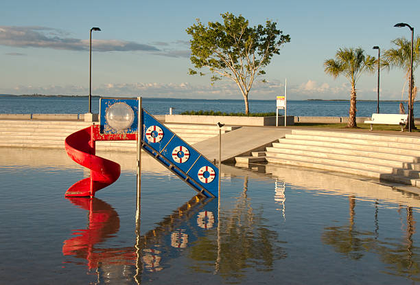 wynnum piscina de água do mar - moreton bay - fotografias e filmes do acervo