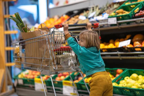 istock A mother with a child in a store with fresh vegetables 1470081209