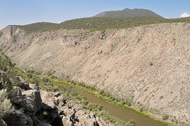 rio grande river gorge nowy meksyk, usa, terminatora salvation - rio grande new mexico river valley zdjęcia i obrazy z banku zdjęć