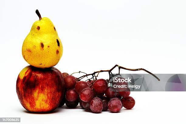 Pêra Em Cima Da Apple E Uvas Vermelhas - Fotografias de stock e mais imagens de Abundância - Abundância, Alimentação Saudável, Amarelo