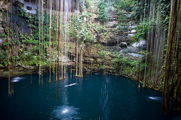 istock Ik-kil cenote Yucatan Mexico 147009912
