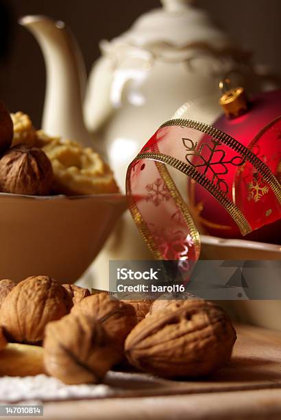 Natal Tempo Em Casa - Fotografias de stock e mais imagens de Bola de Árvore de Natal - Bola de Árvore de Natal, Bolacha, Branco