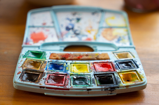 oil color palette with vivid colors