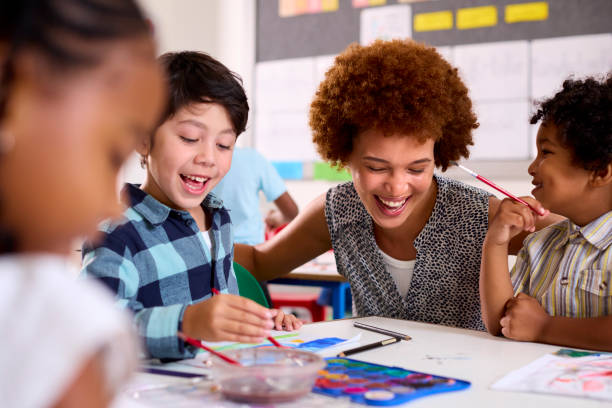 istock Female Teacher With Multi-Cultural Elementary School Pupils In Art Class At School 1470162062