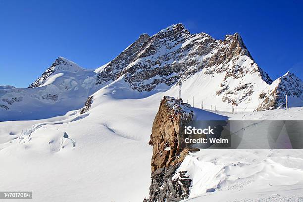 Monte De Jungfrau Suíça - Fotografias de stock e mais imagens de Alpes Europeus - Alpes Europeus, Azul, Branco