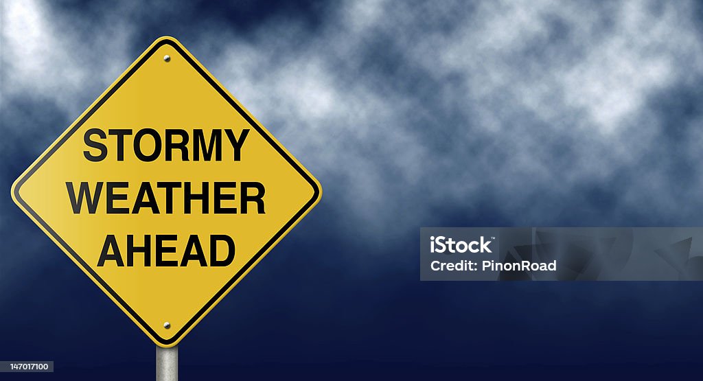 Stürmischen Wetterbedingungen Voraus Straßenschild - Lizenzfrei Tropensturm Stock-Foto
