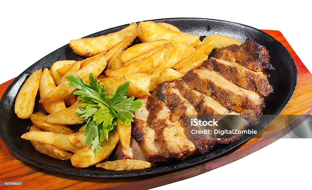 Carne e patate fritte isolati - Foto stock royalty-free di Arrosto - Cibo cotto