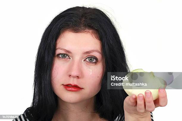 Mujer Con Cebolla Foto de stock y más banco de imágenes de Adulto - Adulto, Alimento, Belleza