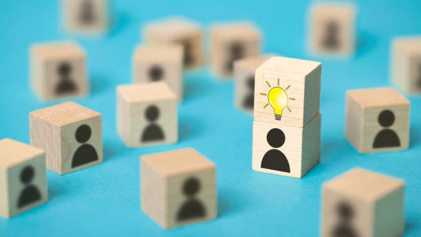 istock Single person having an idea surrounded by a group of people 1470190512