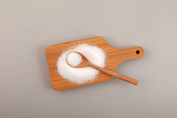 Erythritol, also called melon sugar on wooden board. Very popular sweetener. Food additive E968, sugar substitute. Fructose, Alternative sweetness, zero calorie Erythritol, also called melon sugar on wooden board. Very popular sweetener. Food additive E968, sugar substitute. Fructose, Alternative sweetness, zero calorie. oligosaccharide stock pictures, royalty-free photos & images